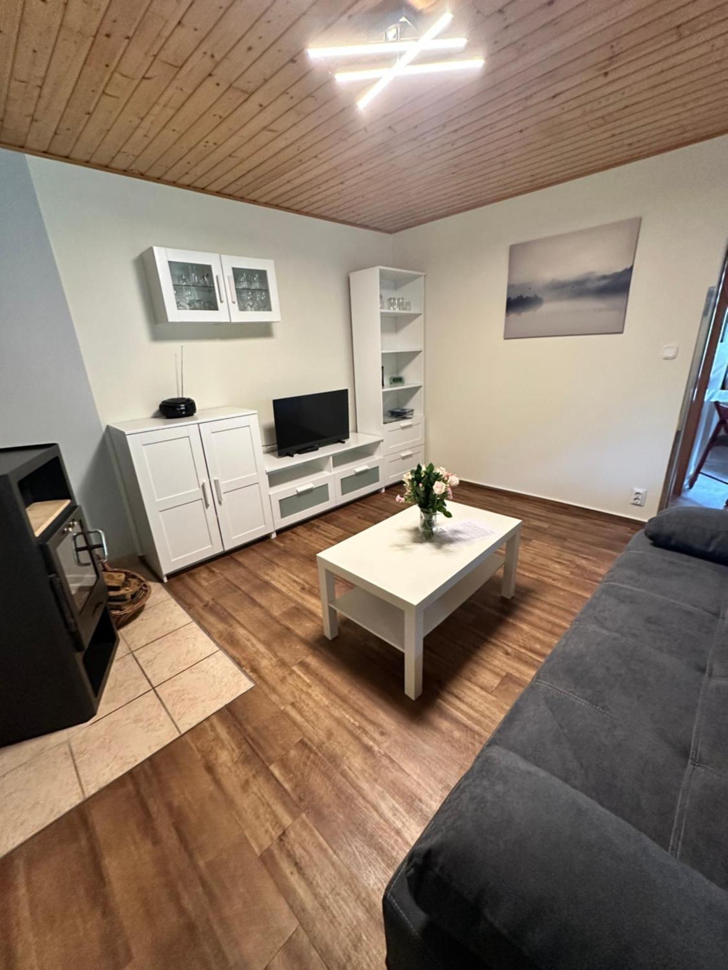 Bungalow Am Dobbertiner See Екстериор снимка